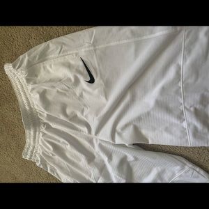 Nike shorts shorts Sz medium white never worn new